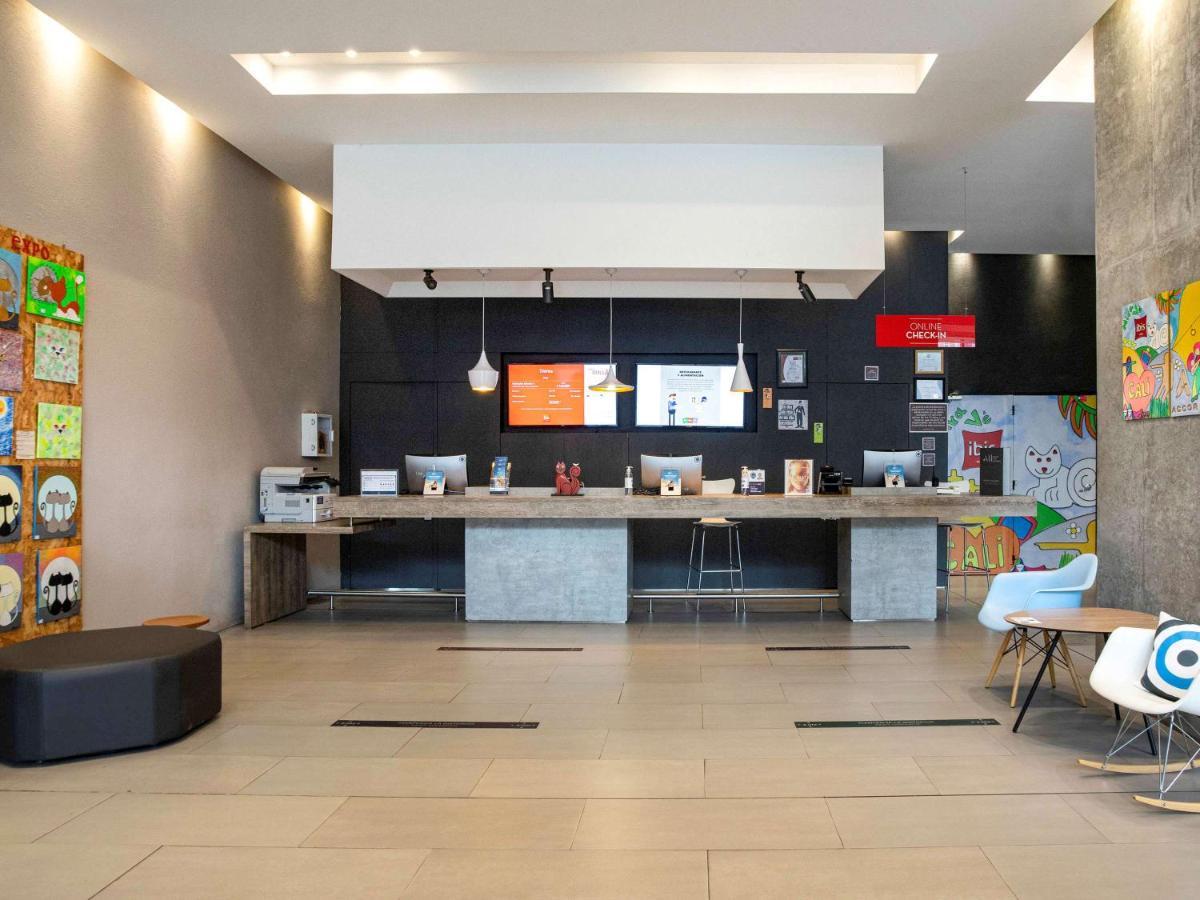 Hotel Ibis Cali Granada Bagian luar foto