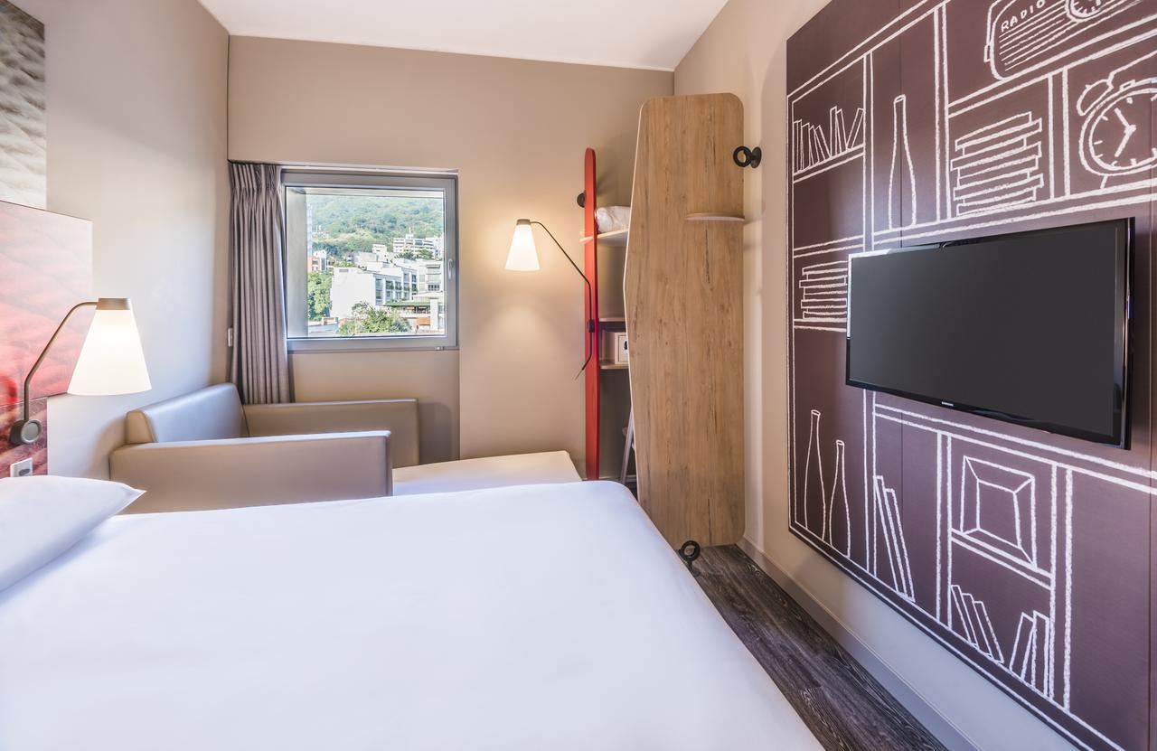 Hotel Ibis Cali Granada Bagian luar foto
